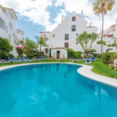 Apartment 3 Bdrm Spacious Penthouse W/ 2 Pools & Bbq Marbella