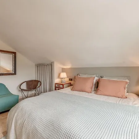 Apartment 3 Bdrm Spacious Penthouse W/ 2 Pools & Bbq *