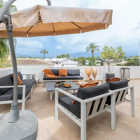 Apartment 3 Bdrm Spacious Penthouse W/ 2 Pools & Bbq Marbella