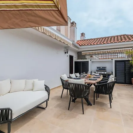 Apartment 3 Bdrm Spacious Penthouse W/ 2 Pools & Bbq *
