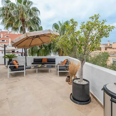 Apartment 3 Bdrm Spacious Penthouse W/ 2 Pools & Bbq