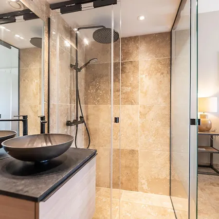 Apartment 3 Bdrm Spacious Penthouse W/ 2 Pools & Bbq