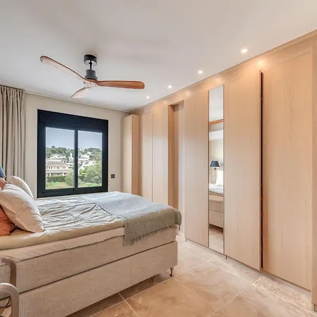 Apartment 3 Bdrm Spacious Penthouse W/ 2 Pools & Bbq Marbella