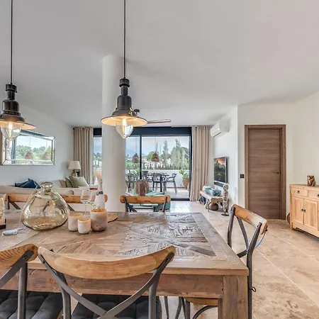 公寓 3 Bdrm Spacious Penthouse W/ 2 Pools & Bbq