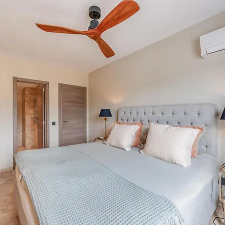 3 Bdrm Spacious Penthouse W/ 2 Pools & Bbq 马尔韦利亚