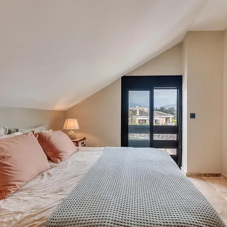 3 Bdrm Spacious Penthouse W/ 2 Pools & Bbq 马尔韦利亚